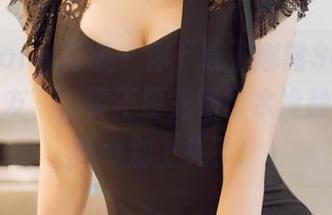 HuaYang花漾 - 你下载了娜露Selena的“女友”，要不要先喝口水冷静下？毕竟可别上头了！