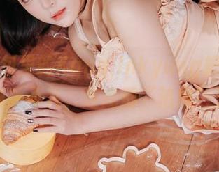 最新图包里的Kang Inkyung护士，果然身手不凡，连我都“治愈”了。