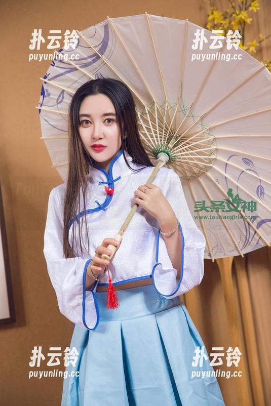 TouTiao头条女神-刘雨露 TouTiao头条女神 - 刘雨露黑白写真,原图好到想立马下载呀,快点来!