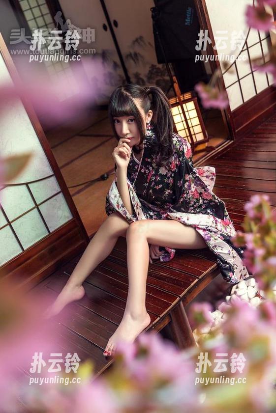 TouTiao头条女神 - 超级碗中的娜依灵儿，高清图册里的精彩对决，宇宙要推荐的玩法！