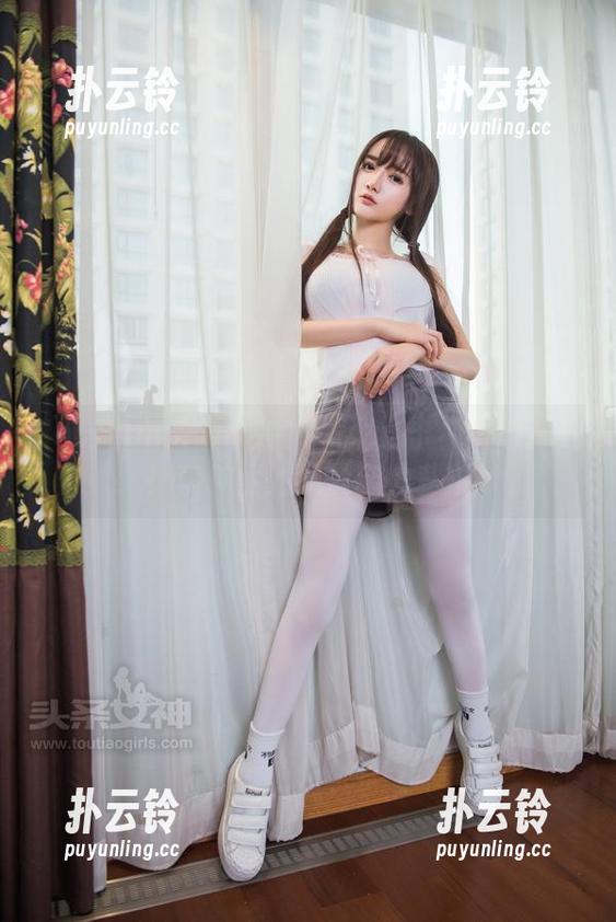 TouTiao头条女神 - 原图直击你内心深处！李梓熙的黑丝腿神私拍