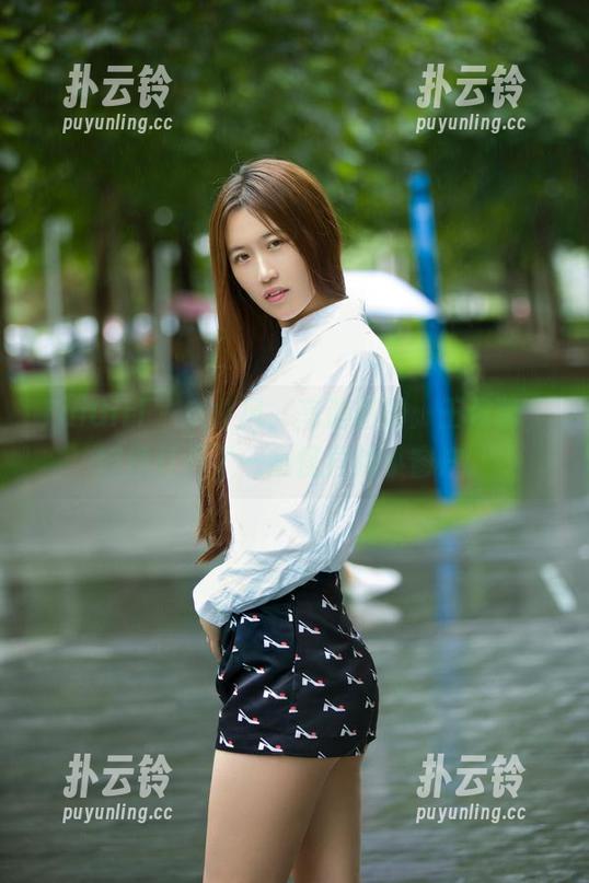 TuiGirl - 女仆风，高清图册：王依萌，好像打开了一扇怪异的小窗户。