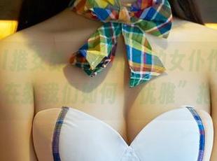 TuiGirl推女郎 - 小九九的女仆作品，大概是在教我们如何“优雅”拖地。