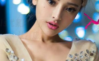 UGirls尤果网 - 乔依琳的裸足定制写真，让我成为了“监工”