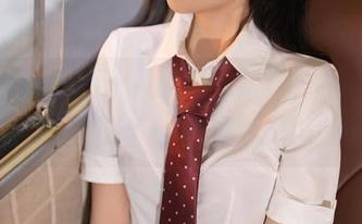 Xiuren秀人网 - 纵观御姐风，周慕汐的无圣光合集给人一种揪心的美感。