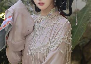 Xiuren秀人网 - 图包里的李宓儿，让我发现办公桌上也可以美得如此不走寻常路。