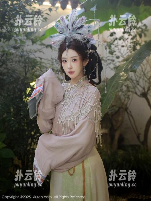 Xiuren秀人网 - 图包里的李宓儿，让我发现办公桌上也可以美得如此不走寻常路。