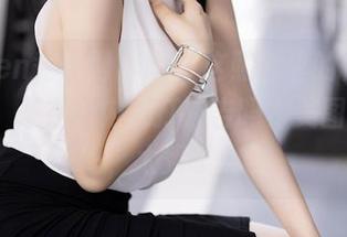 Xiuren秀人网 - 啊，这照片里的糯美子Mini，是在给内衣打广告吗？美图见真章，太秀了！