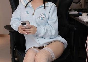 Xiuren秀人网 - 最新自拍大集合，轩轩王子果然没闲着！