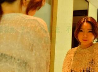 pans - 图集观察：李沫黑丝的姿态，不禁让人脑补起了一堆…你懂得。
