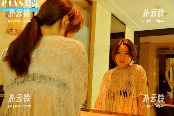 pans - 图集观察：李沫黑丝的姿态，不禁让人脑补起了一堆…你懂得。