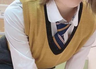 けん研的白裙也是太绝了，高清原图，整个人都散发出淡淡的气质呢。