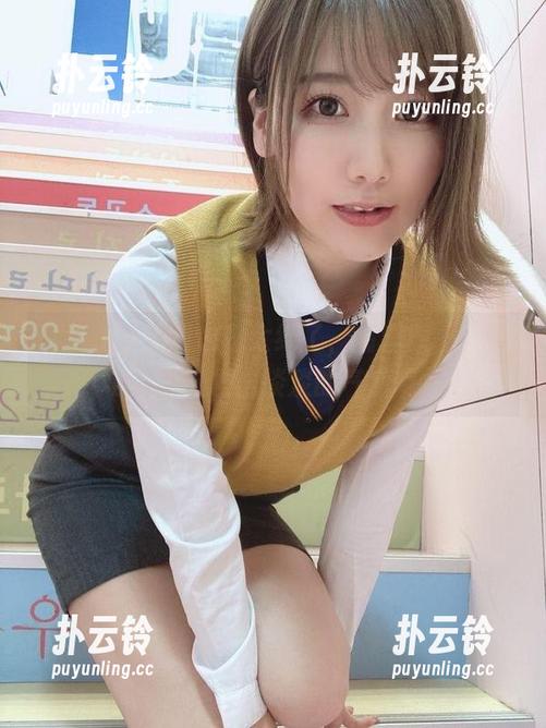けん研的白裙也是太绝了，高清原图，整个人都散发出淡淡的气质呢。