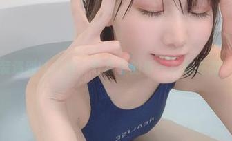 当泳装遇到けん研，写真中的每一拍都在微妙分享