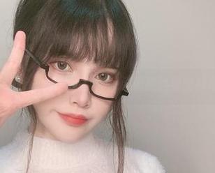 你十七鸽黑色：这壁纸就像我闲逛时捡到的神奇宝物！