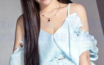 克拉女神 - 妮子私拍：短裙，风吹草动，就像定时炸弹，无时无刻关注我的腿啊。