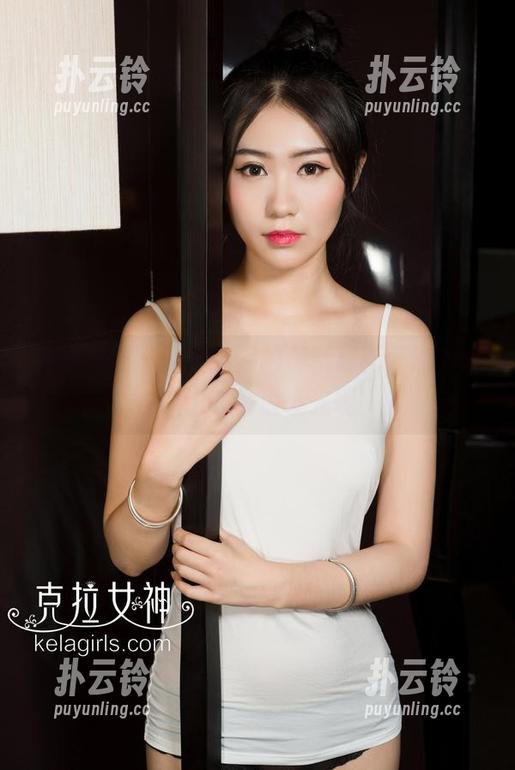 克拉女神 - 看着芝月的美图更新，泳池好像也在偷偷发光呢