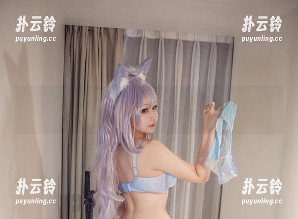 打开咔喵KANEKO的全套作品，发现牛牛女仆竟然在跟我卖萌，心突然被融化了。