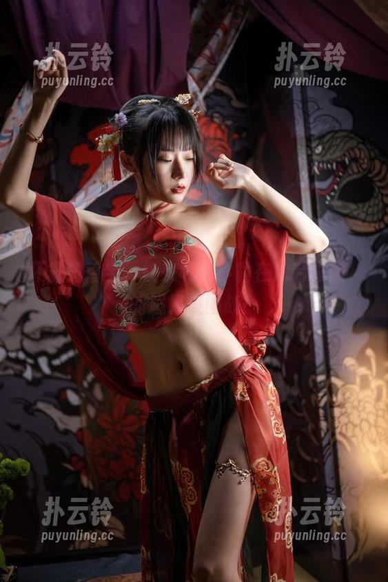 坏露露香宝，快来领略小露在泳装里蹦跶的超级美图战！