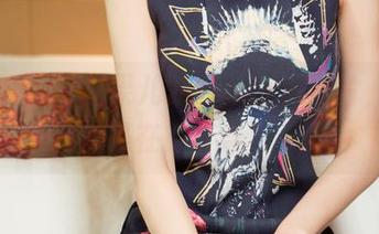 头条女神 - 松果儿的肉丝高清图片，难道是在打广告？