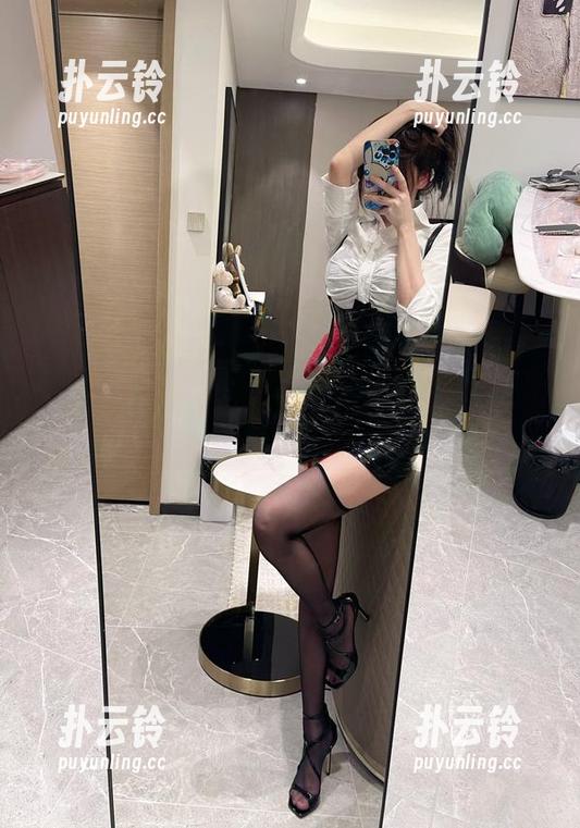 微密圈 - 奔跑的晶骡儿的黑丝：一个‘哇哦’和一个‘哈哈’的组合