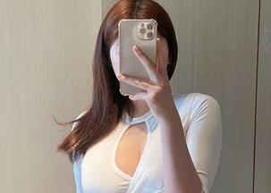 微密圈 - 自信满满的奶宝妹纸，粉红内衣图包值得收藏吗？