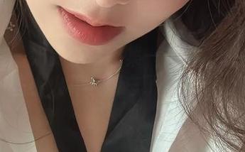 微密圈 - 奶雯泳装图集——当你的屏幕需要一些小火花，别忘了“下载”哦！