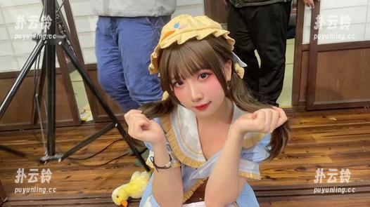 小和甜酒的皮衣套图：你以为只是一件衣服，结果却成了丝滑的陷阱！