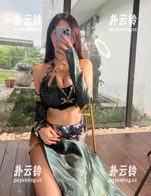 微密圈 - 夏日里的小玉吃果冻写真：阳光一出，小心你的眼睛也会中毒！