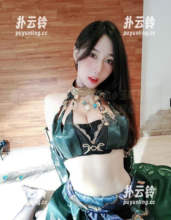 微密圈 - 把牛奶穿在身上的小玉吃果冻，作品里的皮肤让我忧心忡忡，担心她会被牛拖走！