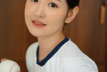 尤蜜荟 - 柚柚酱的礼服图包下载了，脑海里不由得浮现出一场贵族晚会，自己却是在厨房忙活。