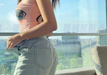 微密圈 - 夏日张思允，福利原图点滴逼人，总是藏着反讽的细节呢。