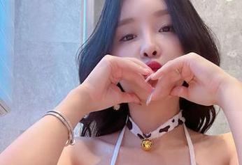 微密圈 - 且看张鑫baby如何驾驭红肚兜，原图那么精致，图包等你入手！