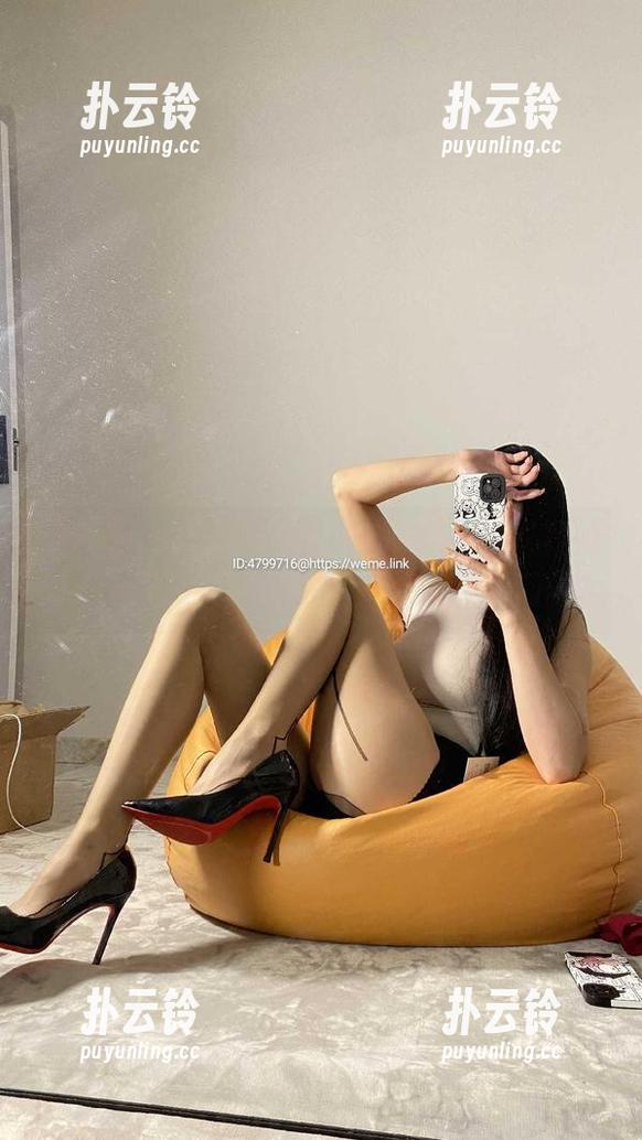 微密圈 - 抓住了，徐绾绾yyyy连衣裙的高清合集，有点想拍一张墙面大图了！