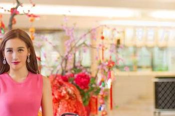 推女神 - “萌琪琪Lrene：用百万次的运动争取到一张完美的壁纸”——可我还没跑动开呢。