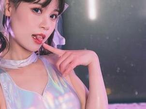星黛鹿鹿i来了！这组图片让人想给英梨梨的皮衣打个call～