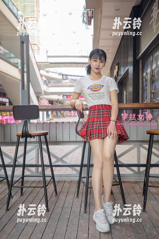 梦丝女神 - 最新白衬衫穿搭，乔儿教你如何优雅地在人群中切换模式！