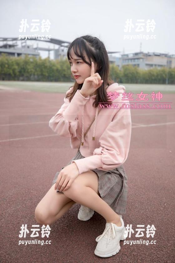 梦丝女神 - 照片里的小苏琪：小嘴唇大冒险，等待每一个镜头的轻轻一吻。
