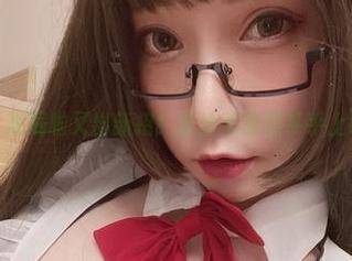 看，次屁啦又出新招！灰丝美图热乎乎上线。