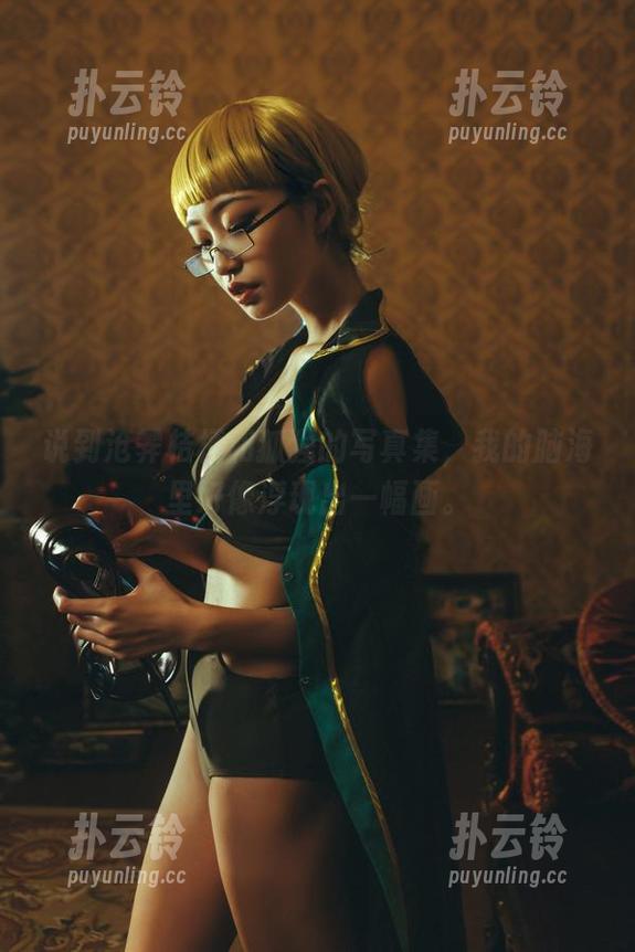 说到沧霁桔梗和狐狸的写真集，我的脑海里好像浮现出一幅画。