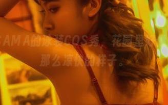 洛璃LoLiSAMA的泳装COS秀，花园里好像藏着秘密…那么凉快的样子。