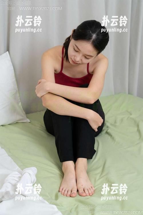 甜予摄影 - 在图库里，璇璇的高清渔网袜就像一条弱不禁风的小鱼，等着你来捕捞！