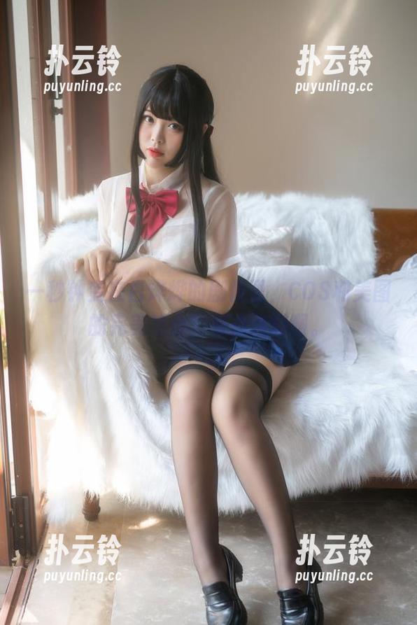 一秒钟变在白烨烨的剧情里，COS和美图的完美结合，有点迷幻啊。