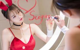 秀人网 - Emily顾奈奈酱的写真，满满带着一丝朦胧的气息和丝袜的呢喃。