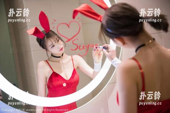 秀人网 - Emily顾奈奈酱的写真，满满带着一丝朦胧的气息和丝袜的呢喃。