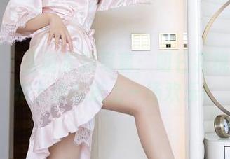 秀人网 - 圣诞定制写真：明日花桃桃在画布上给你送上一场欢乐！