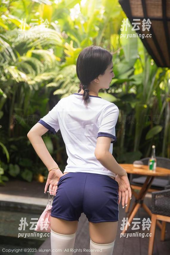 秀人网 - 修女糯美子nini的写真集，下载后你可能不敢去教堂了！