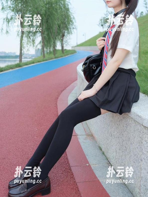 紧急企划 - 看着奶昔的职业装，我的工作服瞬间弱爆了。