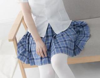 紧急企划 - 看到见希w的免费写真，黑丝皮裙与小恶魔气质搭不上边？！
