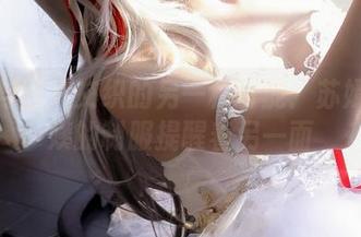 资源与图片交织的另一种可能：苏嫣嫣阿姨的制服提醒着另一面